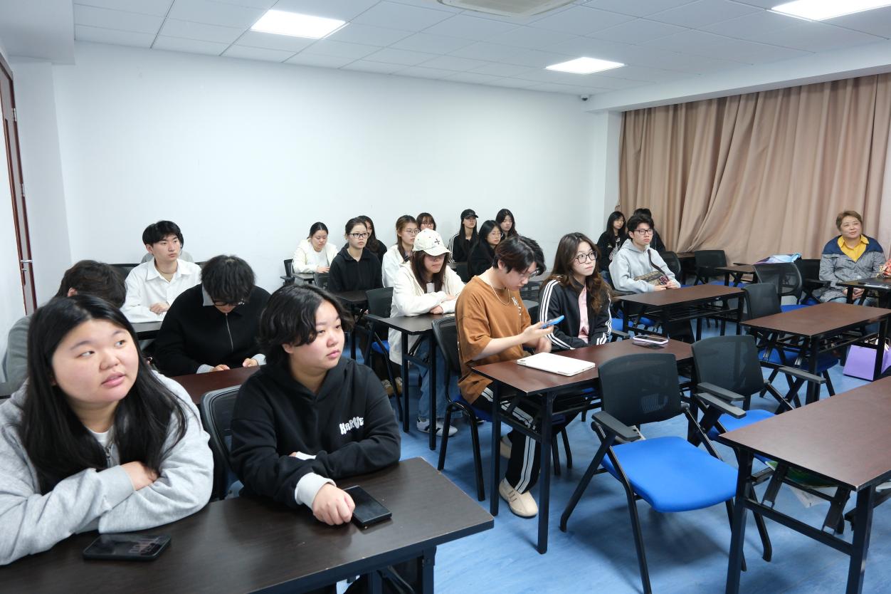双方围绕近期达成的合作展开深入研讨